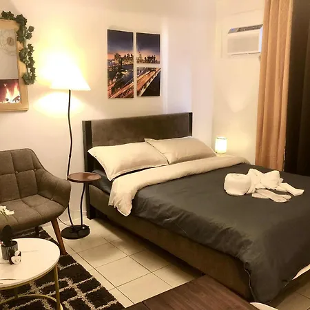 Cozy Staycation In Pioneer Woodland Mandaluyong
