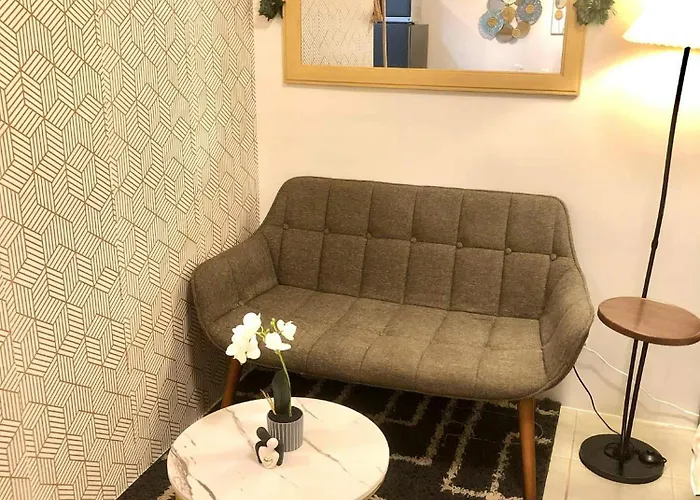 Cozy Staycation In Pioneer Woodland Mandaluyong *