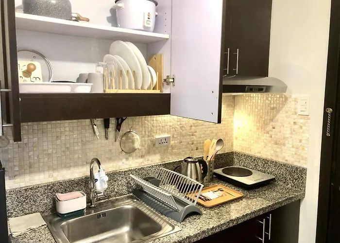 Cozy Staycation In Pioneer Woodland Mandaluyong 公寓式飯店 *